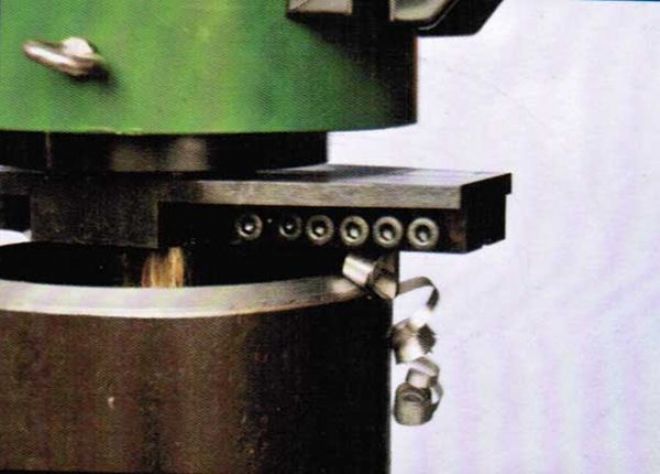 點(diǎn)擊查看詳細(xì)信息<br>標(biāo)題：管子坡口機(jī)工作照 閱讀次數(shù)：10846