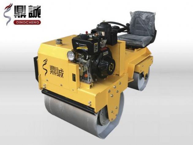 點(diǎn)擊查看詳細(xì)信息<br>標(biāo)題：DC850C座駕式壓路機(jī) 閱讀次數(shù)：15284