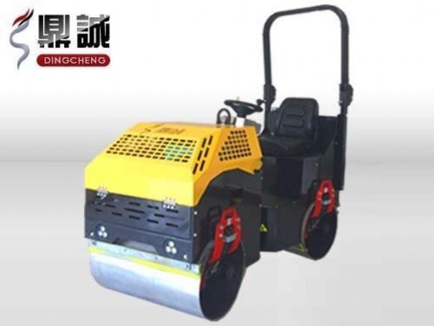 點(diǎn)擊查看詳細(xì)信息<br>標(biāo)題：1噸全液壓振動(dòng)壓路機(jī) 閱讀次數(shù)：14375